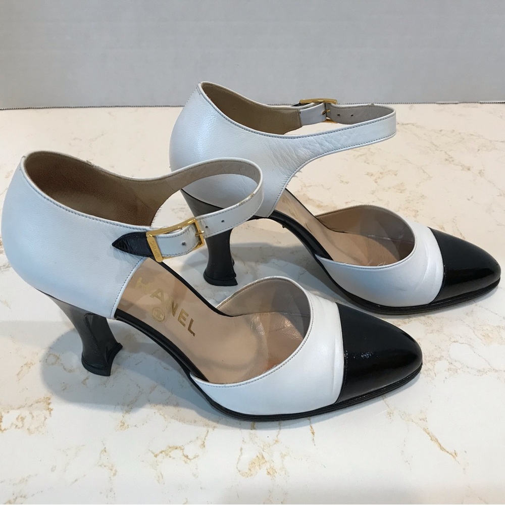 CHANEL Two-Tone Black and White Heels - Picture 7 of 12